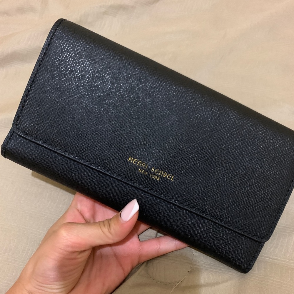 Henri bendel black wallet